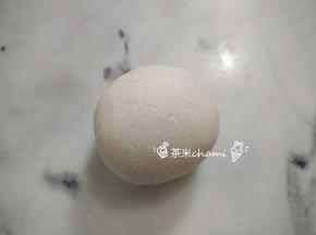 揉好后的黑米粉面团