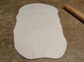 将面团擀成长方形