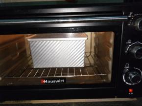 上下火底层190℃，40分钟（此温度仅使用于三能土司盒，其他品牌土司盒参考160℃—180℃）