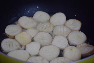 煎至两面焦黄色