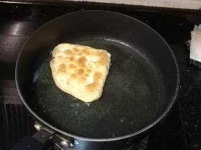 翻另一煎至金黄