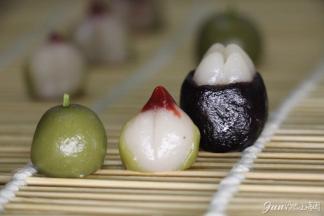 苹果，寿桃，山竹都熟啦，山竹果子蒸后瓤瓣瓣分明，凝若玉。