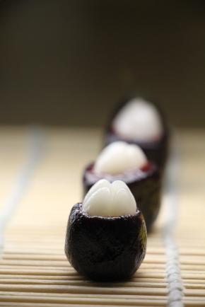 蒸完的山竹，颜色还是略深，需再减量呢。