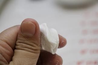 白面团：糯米粉+淀粉+开，结团