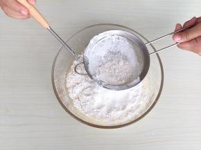 筛入低筋面粉口感更细腻