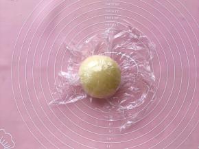 盖上保鲜膜醒30分钟