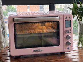 烤箱提前180度预热完毕放入食材，中层上下火20分钟表面微黄即可，侄儿的口粮又有着落了！