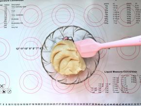 4、拌至无干粉就可以了。