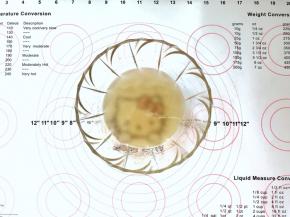 2、搅拌至完全融合、稍微发白的状态。