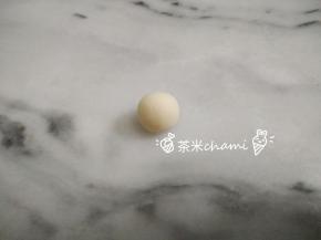 2克的小面团揉圆