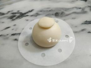 把茶盖子抹水，贴到茶壶身上。