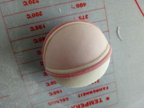 如图所示粘到刚才的白色身体上