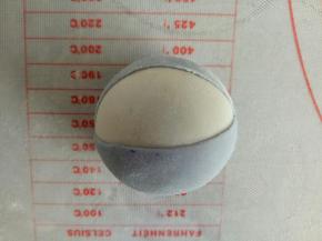 如图所示分别贴到身体的上下两部分