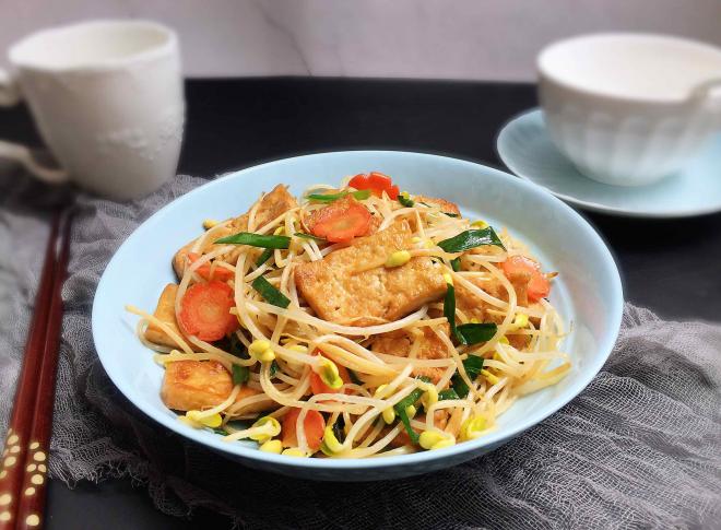 黄豆芽炒煎豆腐