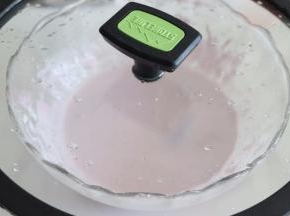 盖好盖子在室温下发酵，现在室温大约28度，发30分钟。