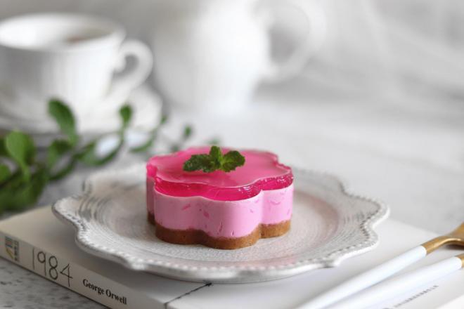 红心火龙果慕斯