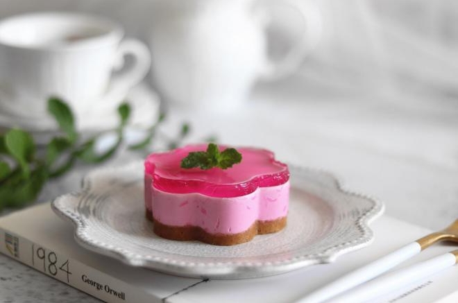 红心火龙果慕斯