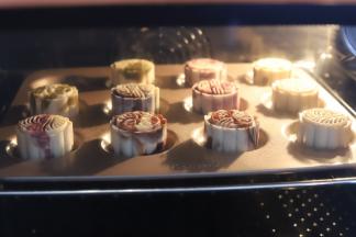 烤箱预热160度，上下火中层，时间为12分钟