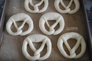 全部做好之后，放入冰箱冷冻室冷冻至少1小时，条件允许可以过夜。