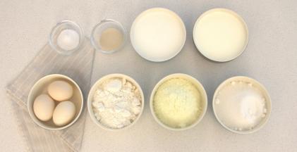 准备好面团所用的材料。