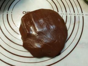 用手揉成团，无干粉即可。