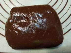 盖上保鲜膜，放入冰箱冷藏松弛2小时以上。