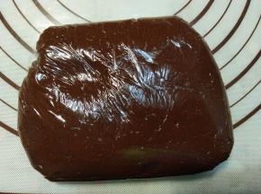 盖上保鲜膜，放入冰箱冷藏松弛2小时以上。