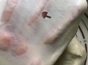 揉至面团能拉出手套膜