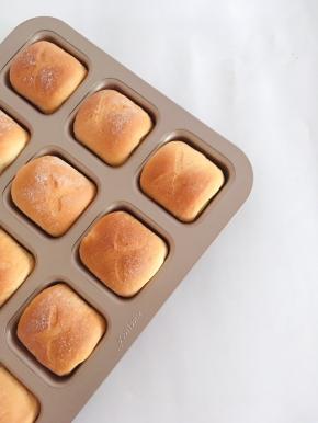 170度上下火烤25分钟，烤箱中层，出炉后马上倒出来放在晾架上，放至温热后密封保存