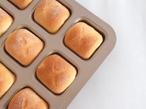 170度上下火烤25分钟，烤箱中层，出炉后马上倒出来放在晾架上，放至温热后密封保存