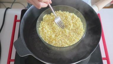 隔水蒸熟至豆子软烂