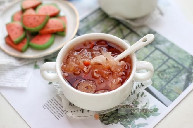 草莓红枣银耳羹