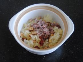 把其余食材全部放入。