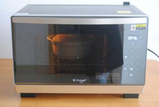 放入蒸烤箱里启动110度纯蒸50分钟，我用的是长帝蒸烤箱，其他的请参考