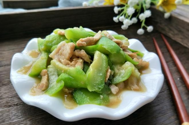 连汤汁都不剩的~丝瓜炒肉片