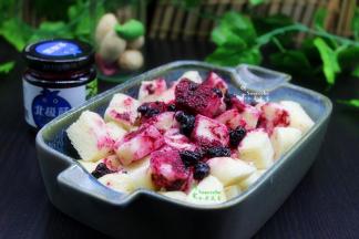 让每块馒头都能蘸上蓝莓果酱，酸酸甜甜，很好吃。