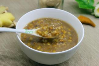 煮好的粥，把陈皮和生姜捞出，吃的时候口感好，不放糖不放盐也能吃3大碗。