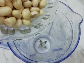 然后放入料理杯中