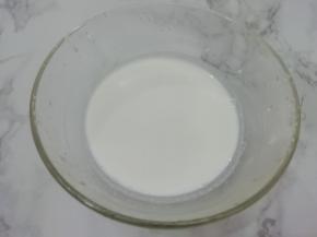 用秤称出150克花生浆