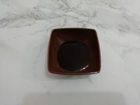 把白糖和醋放入容器中搅拌均匀