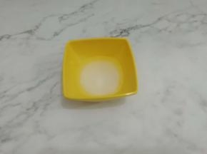 淀粉加入少许的水搅拌均匀