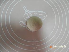 每1份继续揉一揉，然后滚圆。