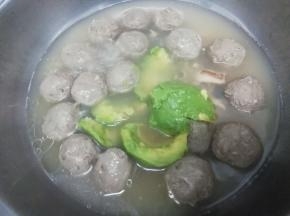 最后倒入牛油果煲五分钟