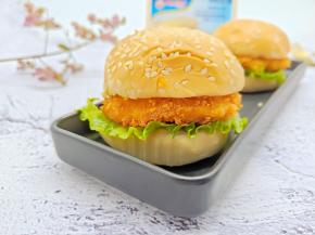 加上生菜，鸡排即可享用！