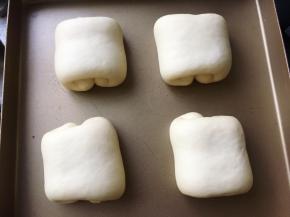 放在温度38度，湿度75%的环境中发酵至两倍大。