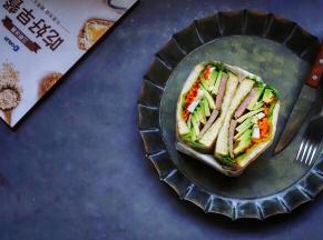 这款三明治颜值爆表，是不是看起来很美味啊？