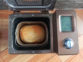 两个小时后，面包做好取出放凉，因为用的低粉，糖也少，所以发酵不好，如果做用来吃的面包，参考我的其他面包配方