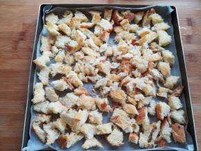 烤到面包有微微发黄，取出放凉