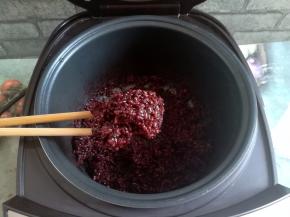 血糯米加适量的水煮熟