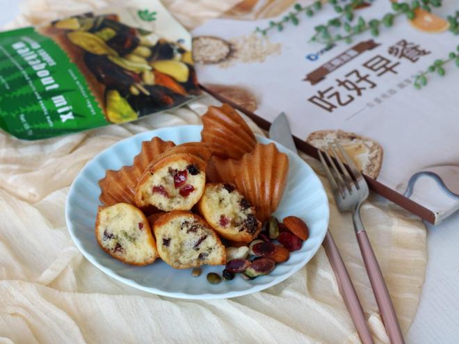坚果玛德琳蛋糕